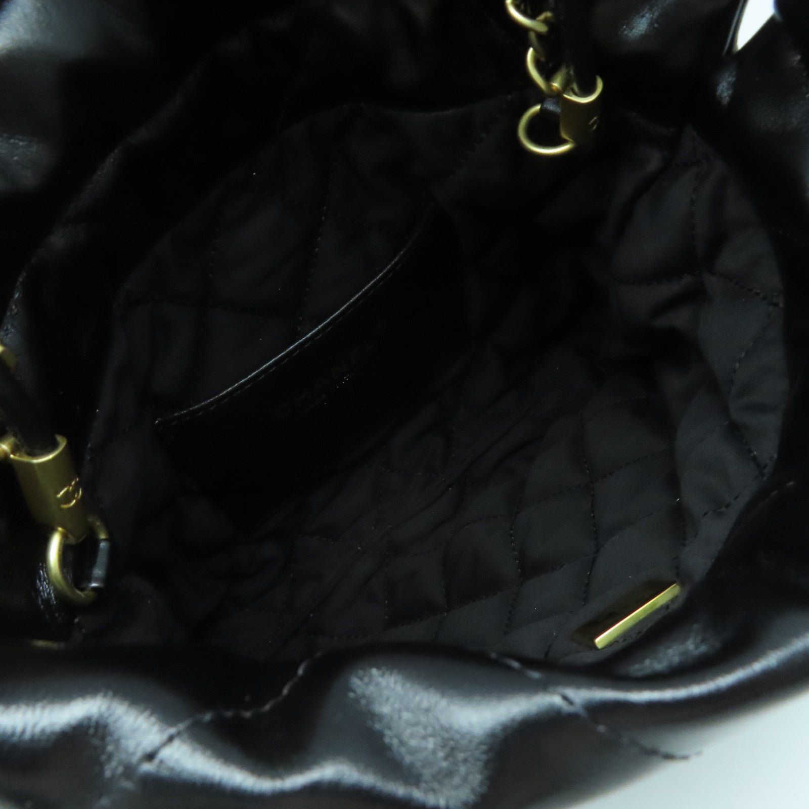 CHANEL 菱格牛皮皮革Mini C22金扣鏈帶肩背袋黑色
