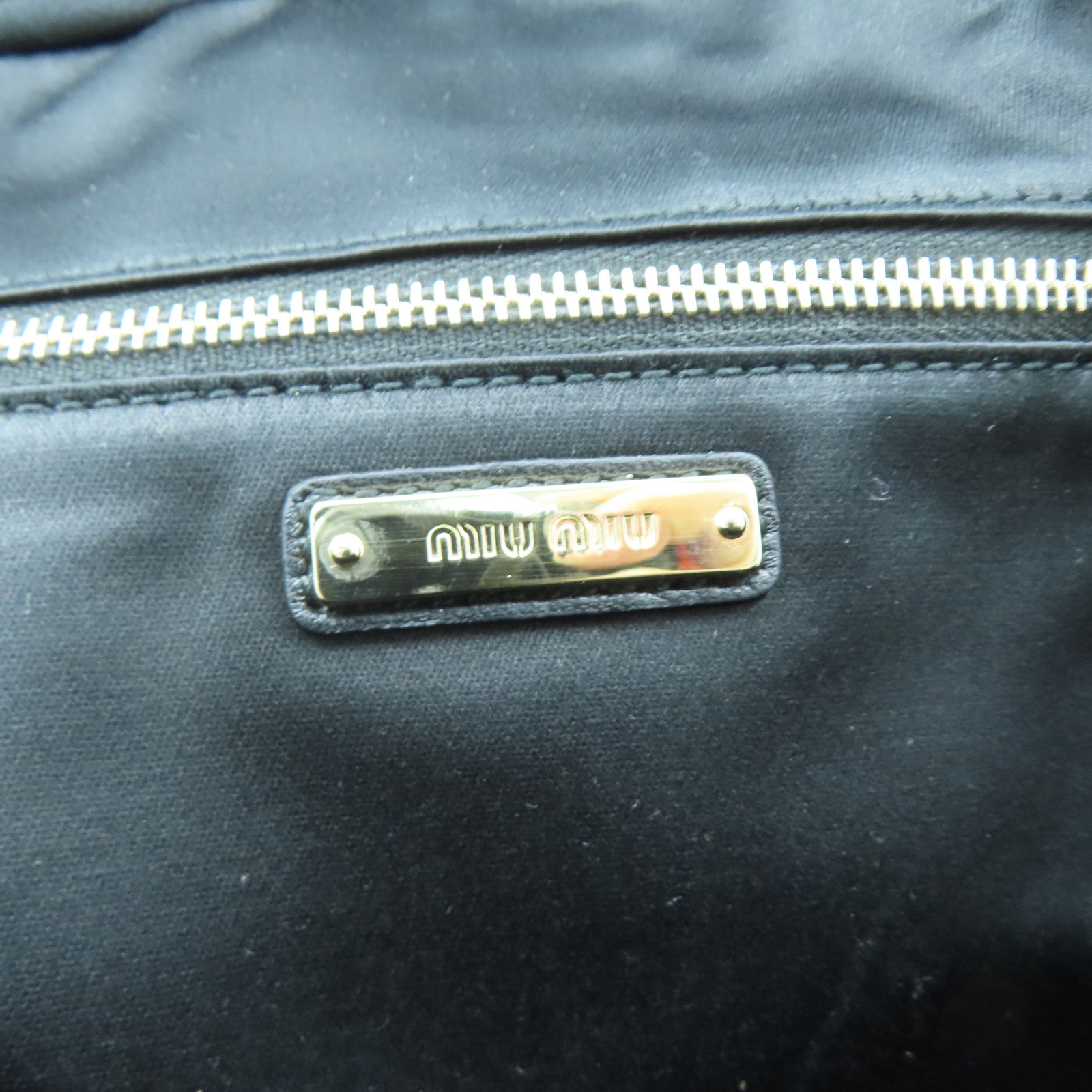 Miu Miu 羊皮皮革Miu Miu Backpack金扣背包黑色