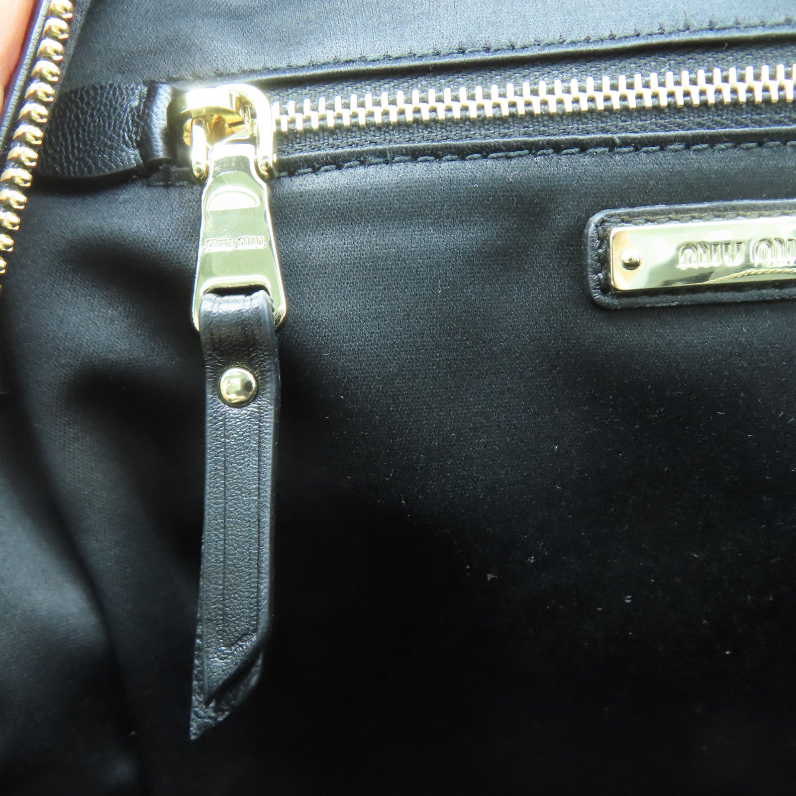 Miu Miu 羊皮皮革Miu Miu Backpack金扣背包黑色