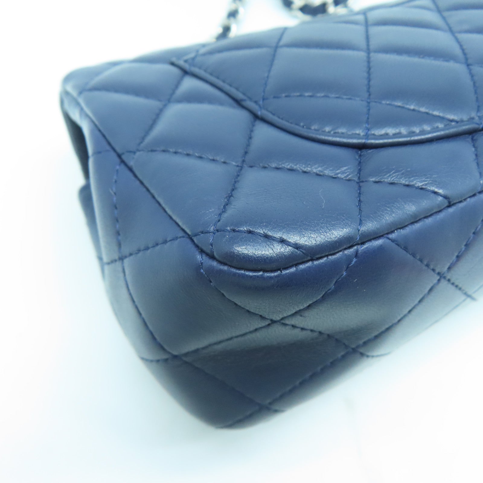 CHANEL 菱格羊皮皮革Classic 20cm銀扣鏈帶肩背袋深藍色