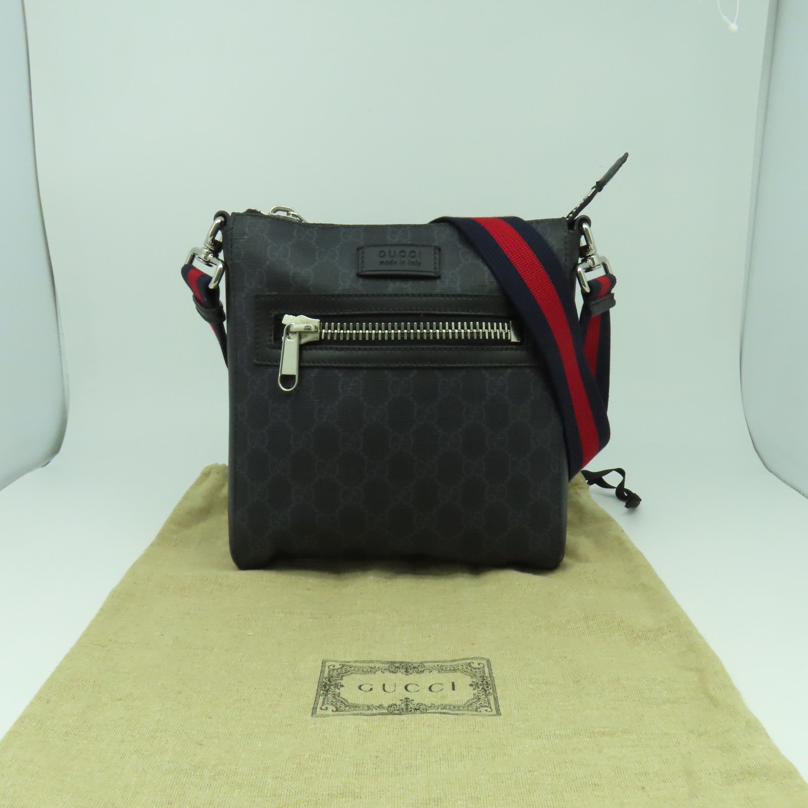 GUCCI 塗層帆布/牛皮皮革GG Supreme Messenger Bag銀扣肩背袋黑色