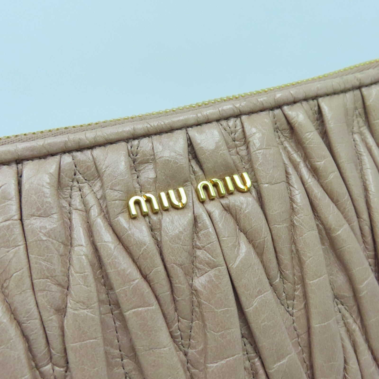 Miu Miu 【激減優惠】牛皮皮革Pouch金扣手提包粉紅色
