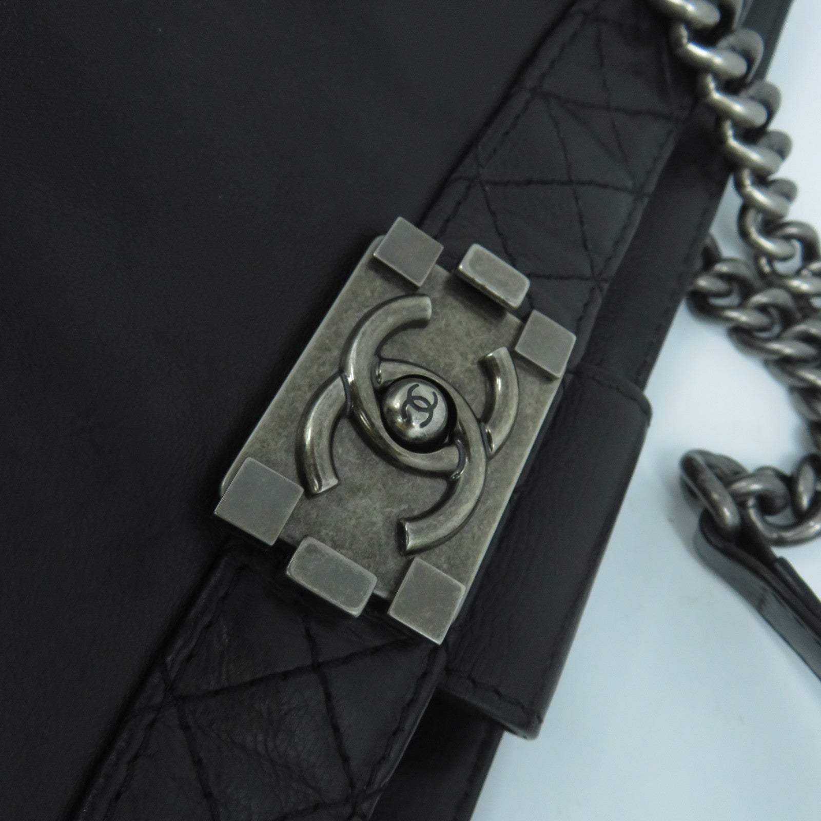 CHANEL 牛皮皮革Boy Chain Shoulder Bag銀扣鏈帶肩背袋黑色