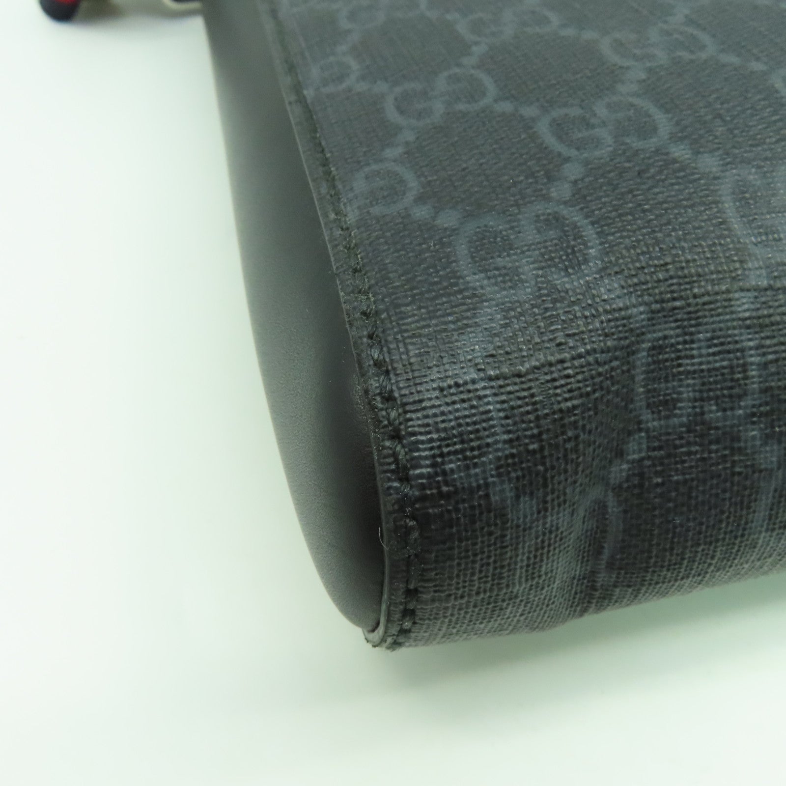 GUCCI 塗層帆布/牛皮皮革GG Supreme Messenger Bag銀扣肩背袋黑色