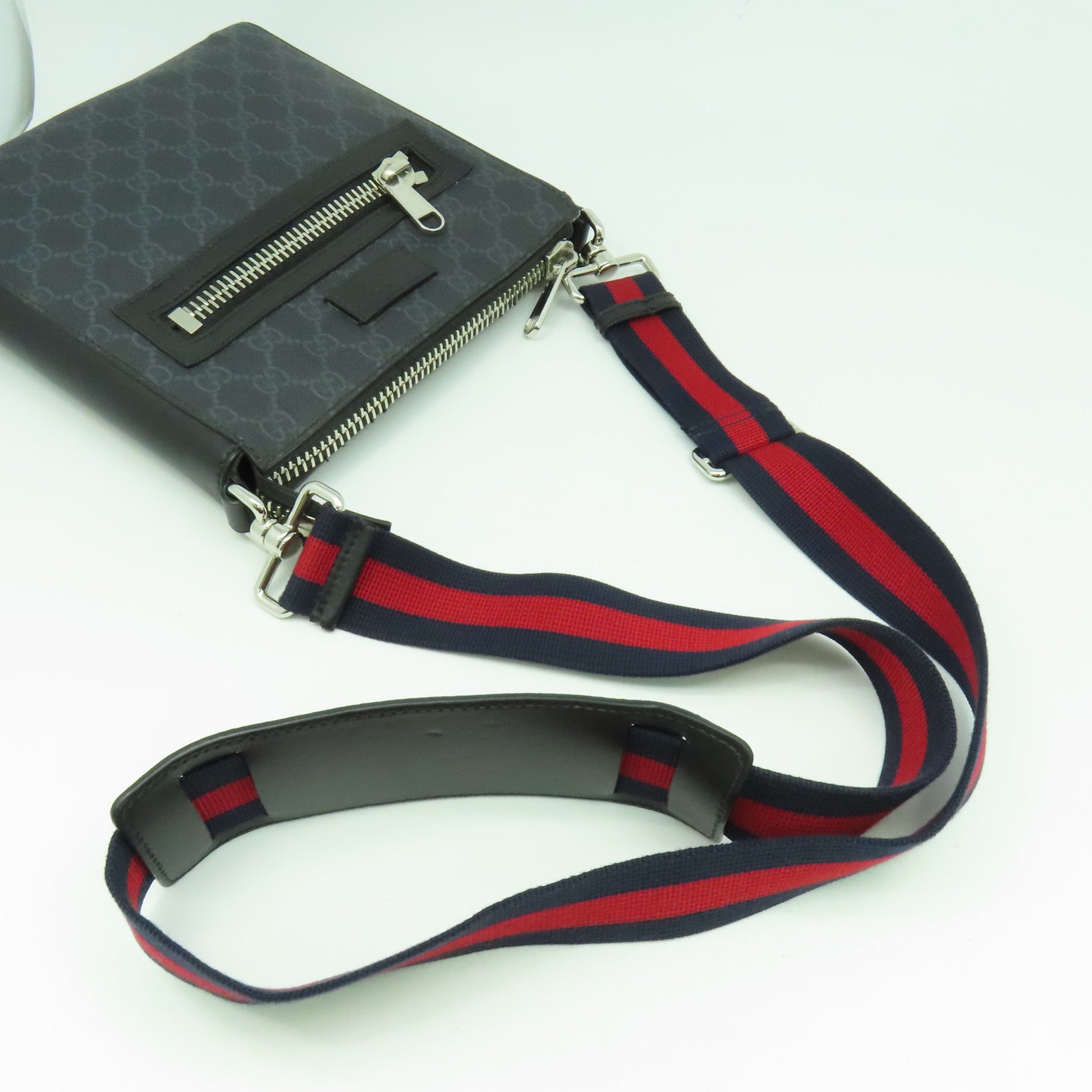 GUCCI 塗層帆布/牛皮皮革GG Supreme Messenger Bag銀扣肩背袋黑色