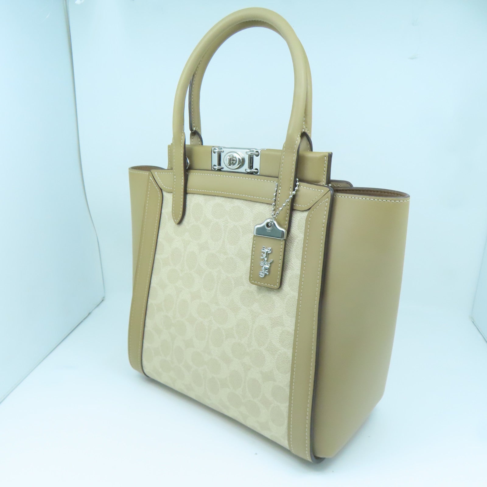 COACH 【激減優惠】塗層帆布Handbag銀扣手挽袋米色