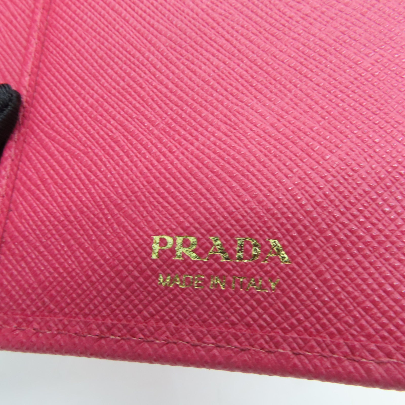 PRADA Saffiano皮革Wallet金扣钱包粉红色