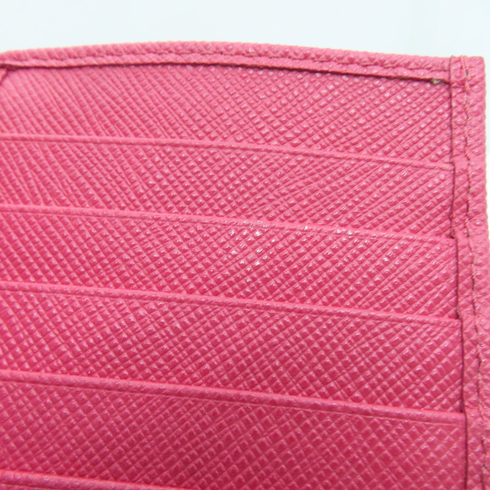 PRADA Saffiano皮革Wallet金扣钱包粉红色