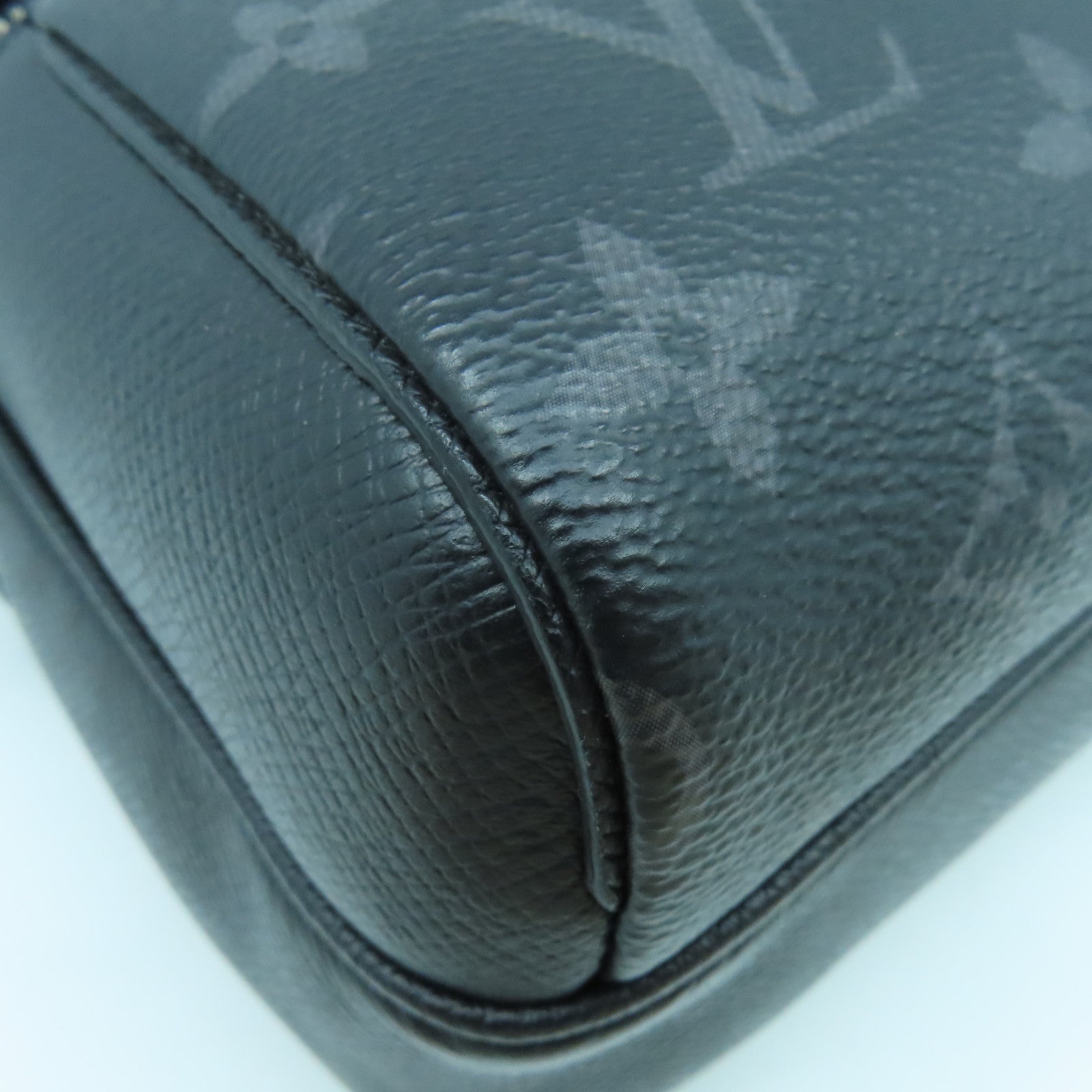 LOUIS VUITTON Monogram Eclipse Outdoor Messenger PM肩背袋黑色