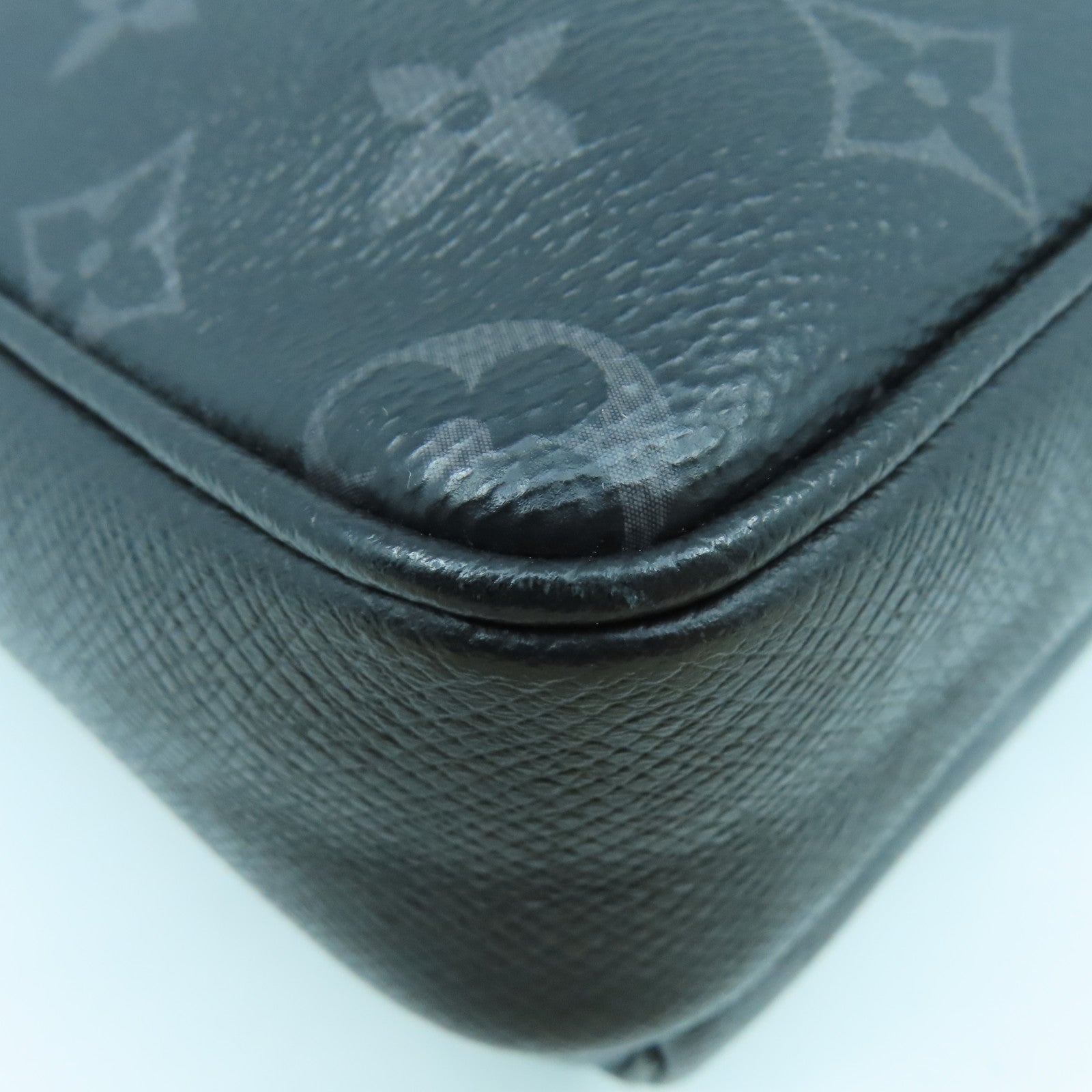 LOUIS VUITTON Monogram Eclipse Outdoor Messenger PM肩背袋黑色