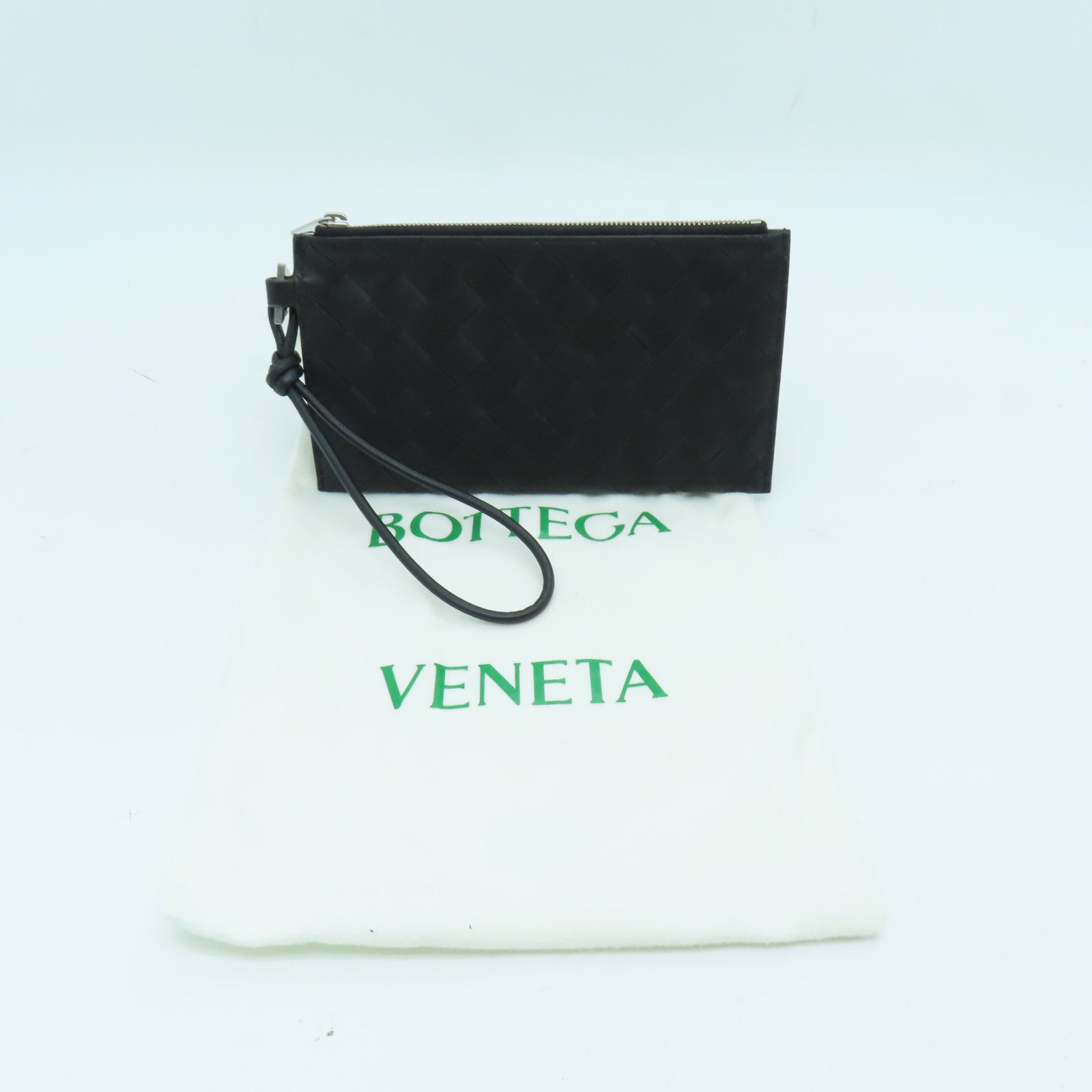 BOTTEGA VENETA 羊皮皮革Pouch銀扣手提包黑色