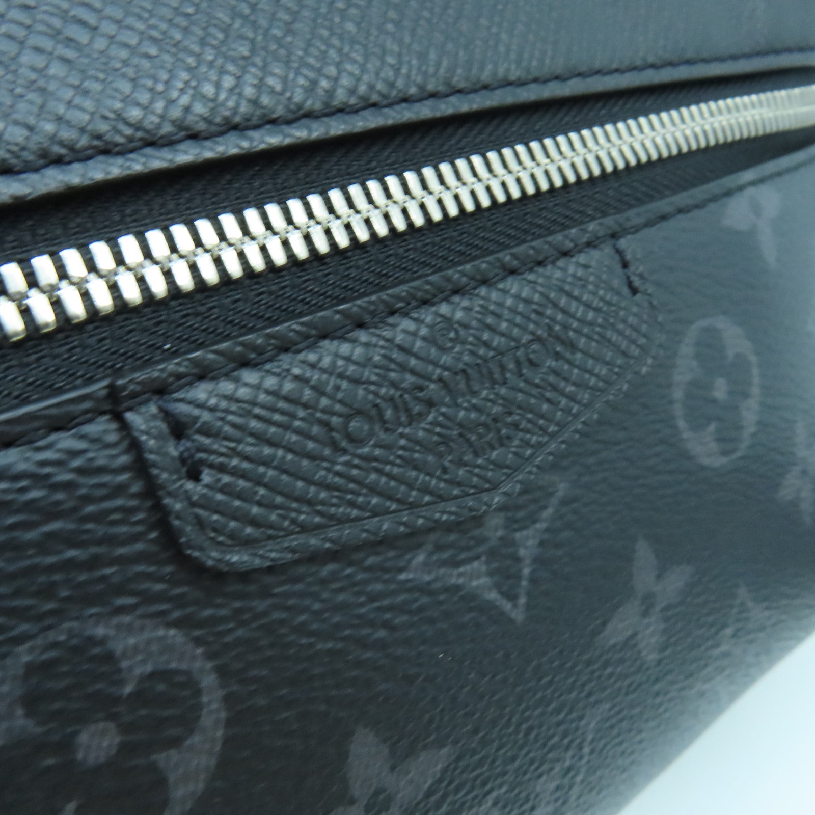 LOUIS VUITTON Monogram Eclipse Outdoor Messenger PM肩背袋黑色