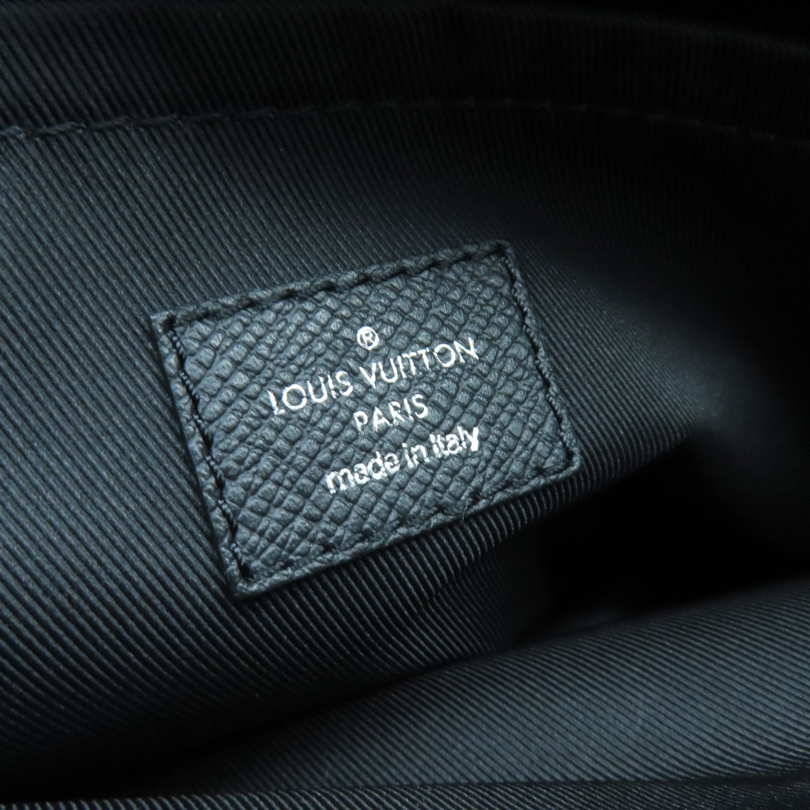 LOUIS VUITTON Monogram Eclipse Outdoor Messenger PM肩背袋黑色