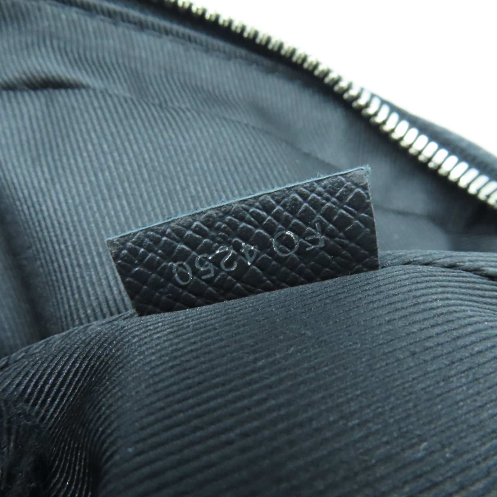 LOUIS VUITTON Monogram Eclipse Outdoor Messenger PM肩背袋黑色