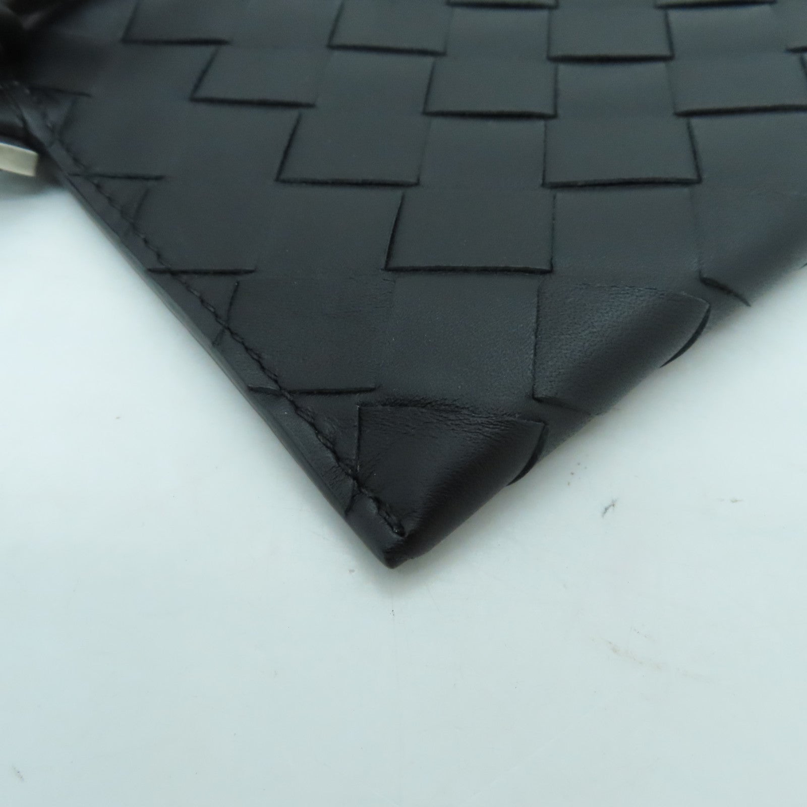 BOTTEGA VENETA 羊皮皮革Pouch銀扣手提包黑色