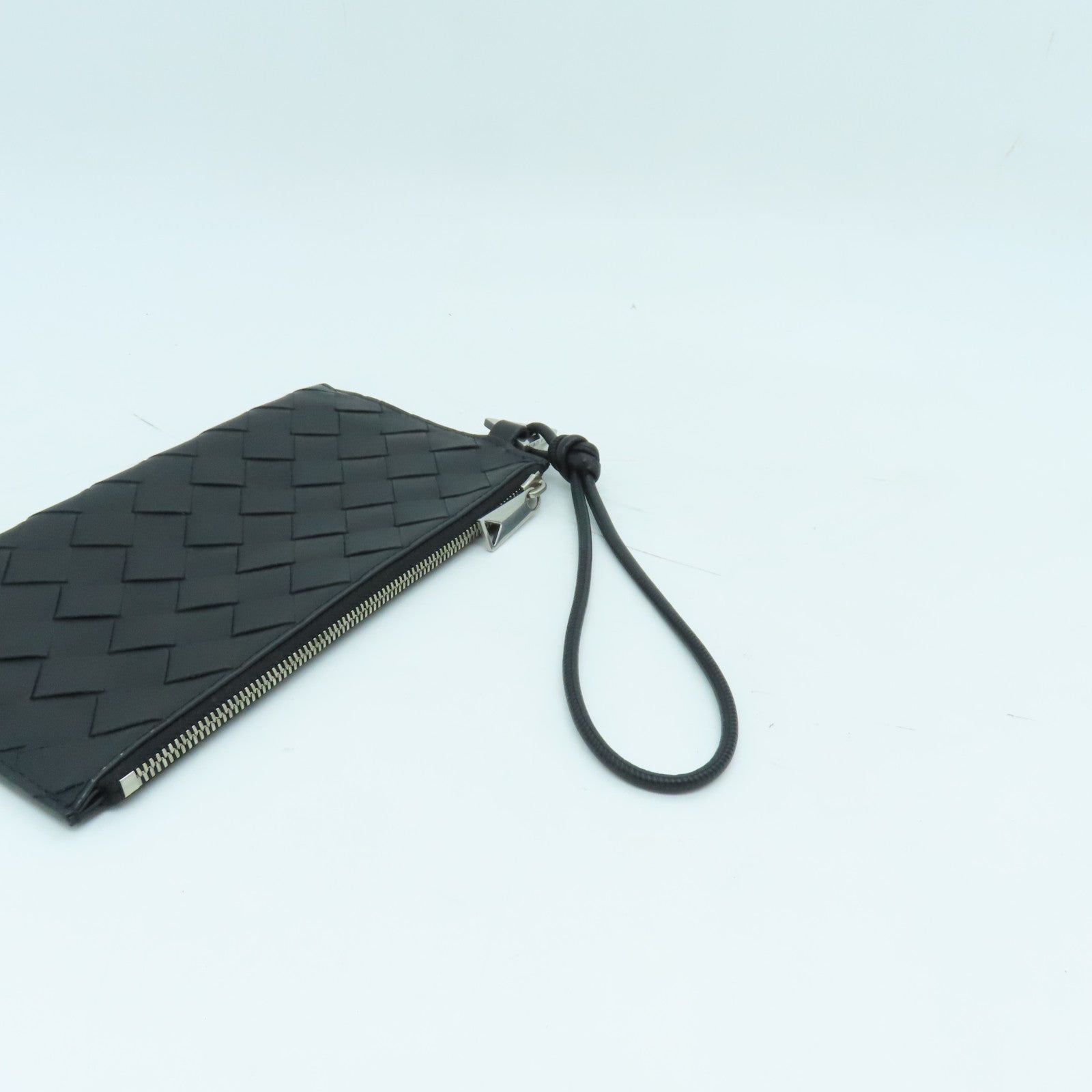 BOTTEGA VENETA 羊皮皮革Pouch銀扣手提包黑色