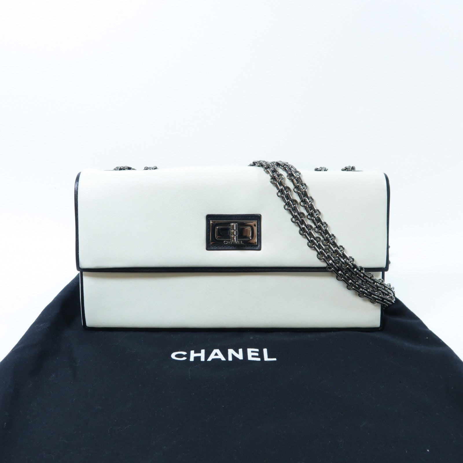 CHANEL 羊皮皮革Chain Shoulder Bag銀扣鏈帶肩背袋白色/黑色