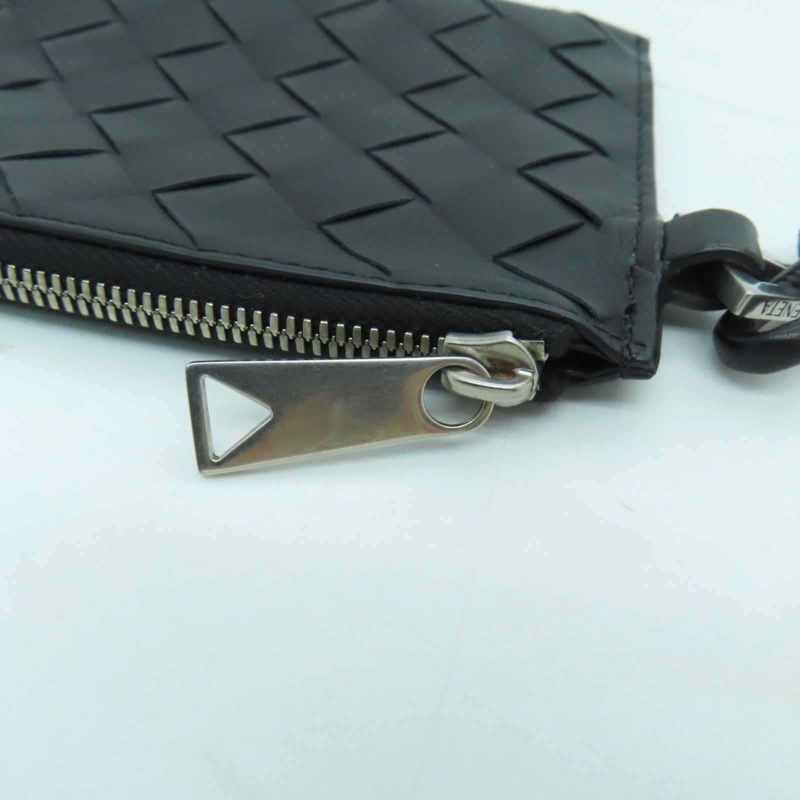 BOTTEGA VENETA 羊皮皮革Pouch銀扣手提包黑色