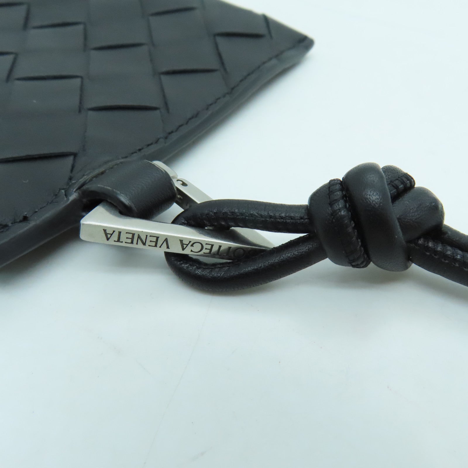 BOTTEGA VENETA 羊皮皮革Pouch銀扣手提包黑色
