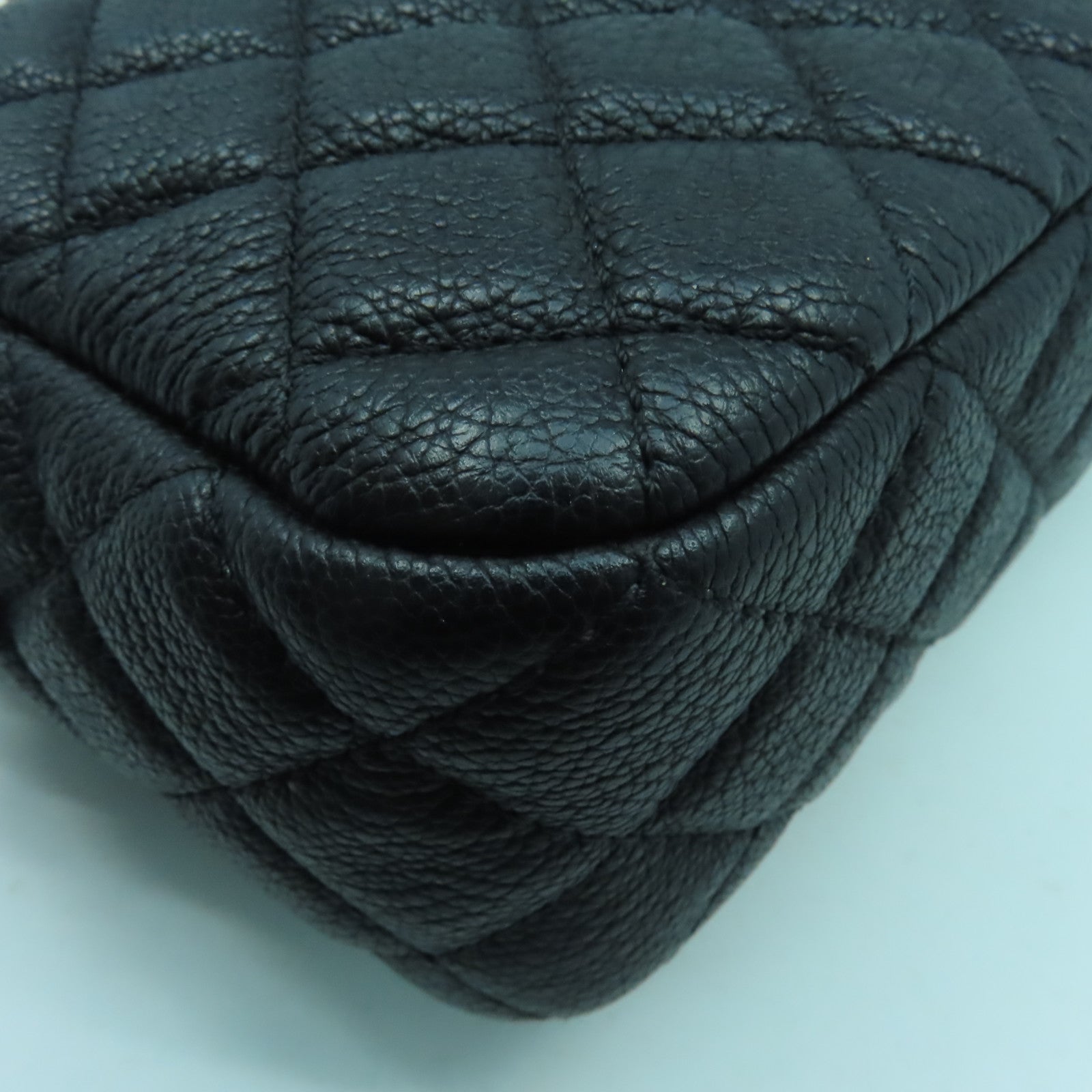 CHANEL 菱格牛皮皮革Chain Shoulder金扣鏈帶肩背袋黑色