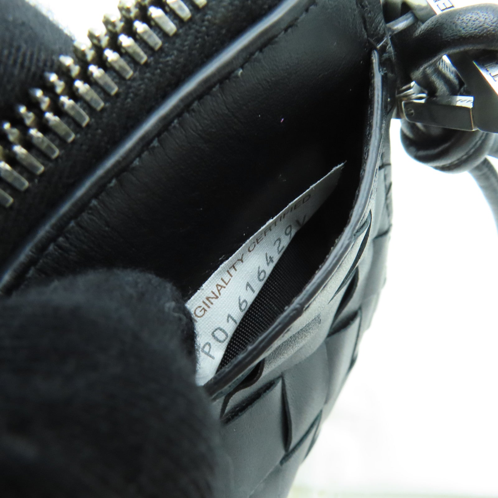 BOTTEGA VENETA 羊皮皮革Pouch銀扣手提包黑色