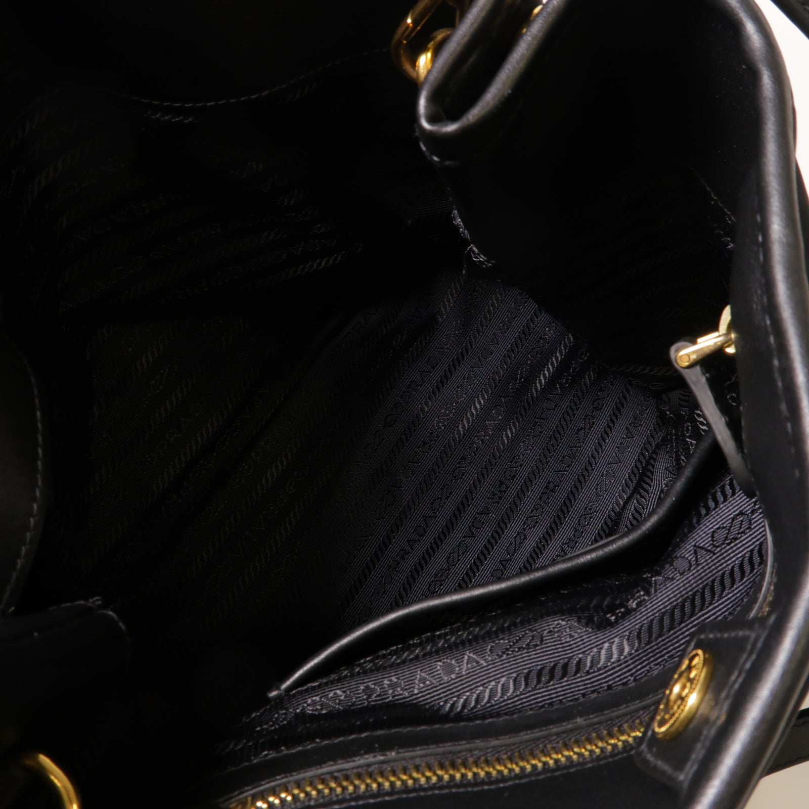 PRADA 尼龍/皮革2 Way Shoulder金扣手挽肩背兩用袋黑色