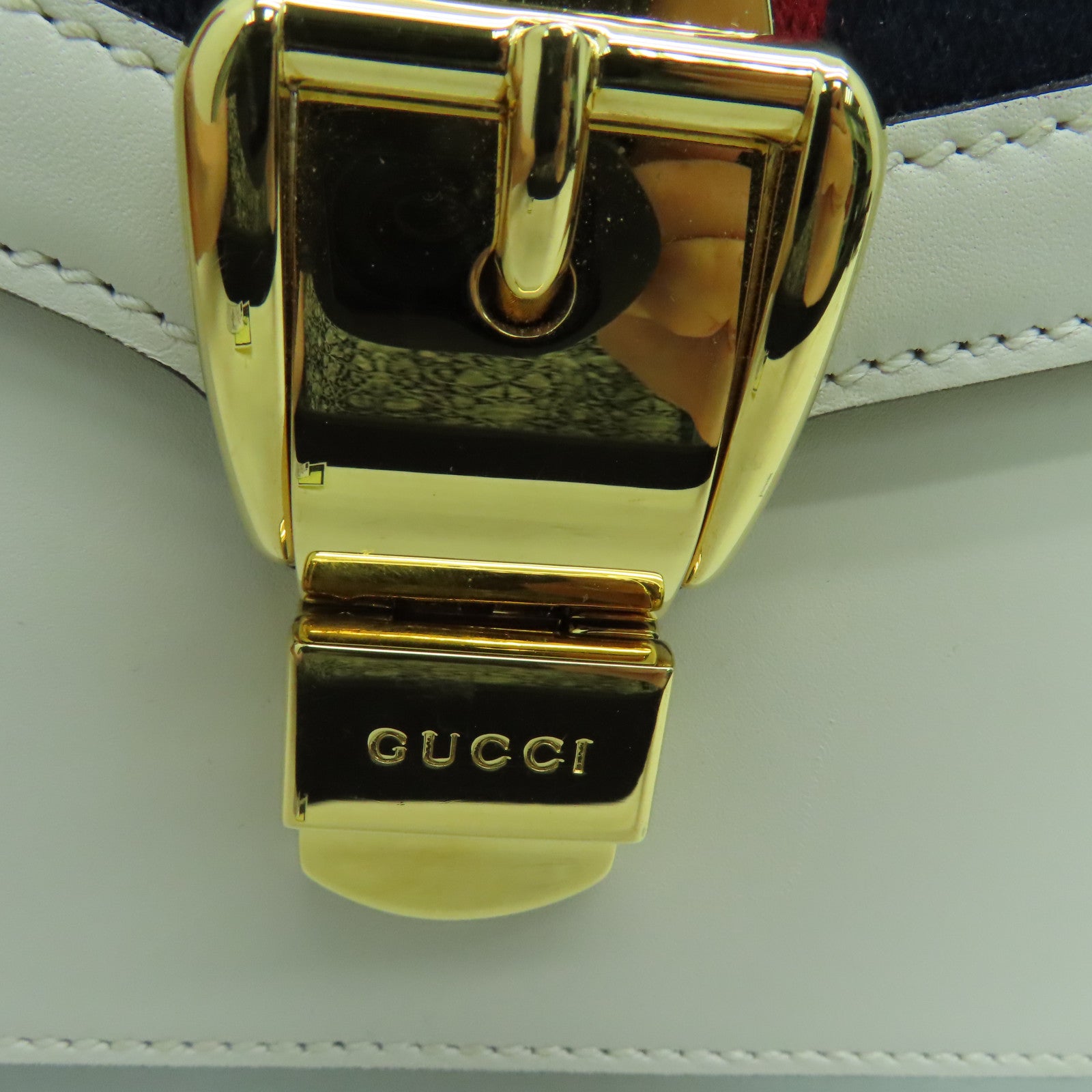 GUCCI 牛皮皮革Sylvie Shoulder Bag金扣肩背袋白色