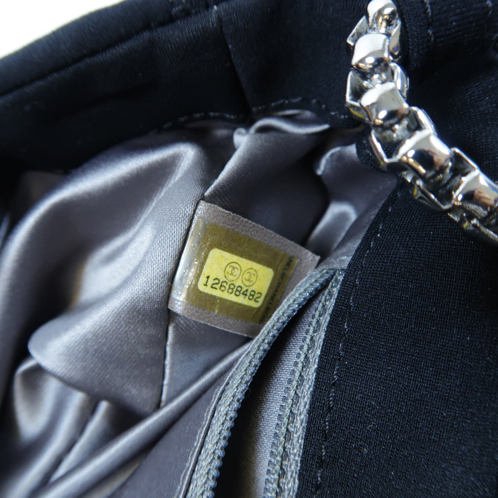 CHANEL 菱格帆布Chain Shoulder Bag銀扣鏈帶肩背袋黑色