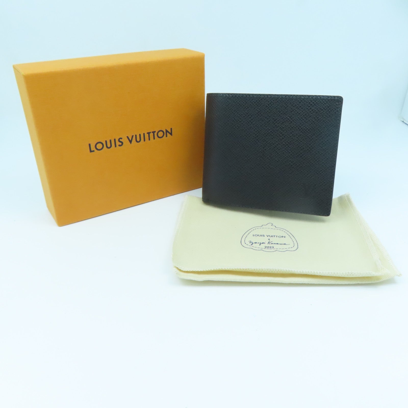 LOUIS VUITTON Taiga Amerigo Wallet银扣钱包黑色