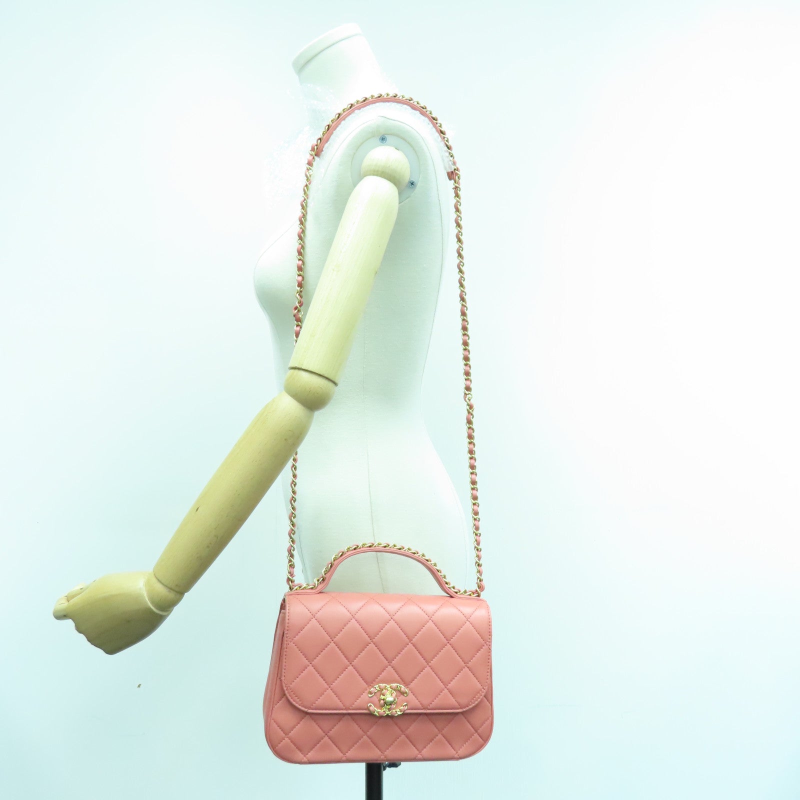 CHANEL 菱格牛皮皮革Chain Shoulder金扣手挽肩背两用袋粉红色