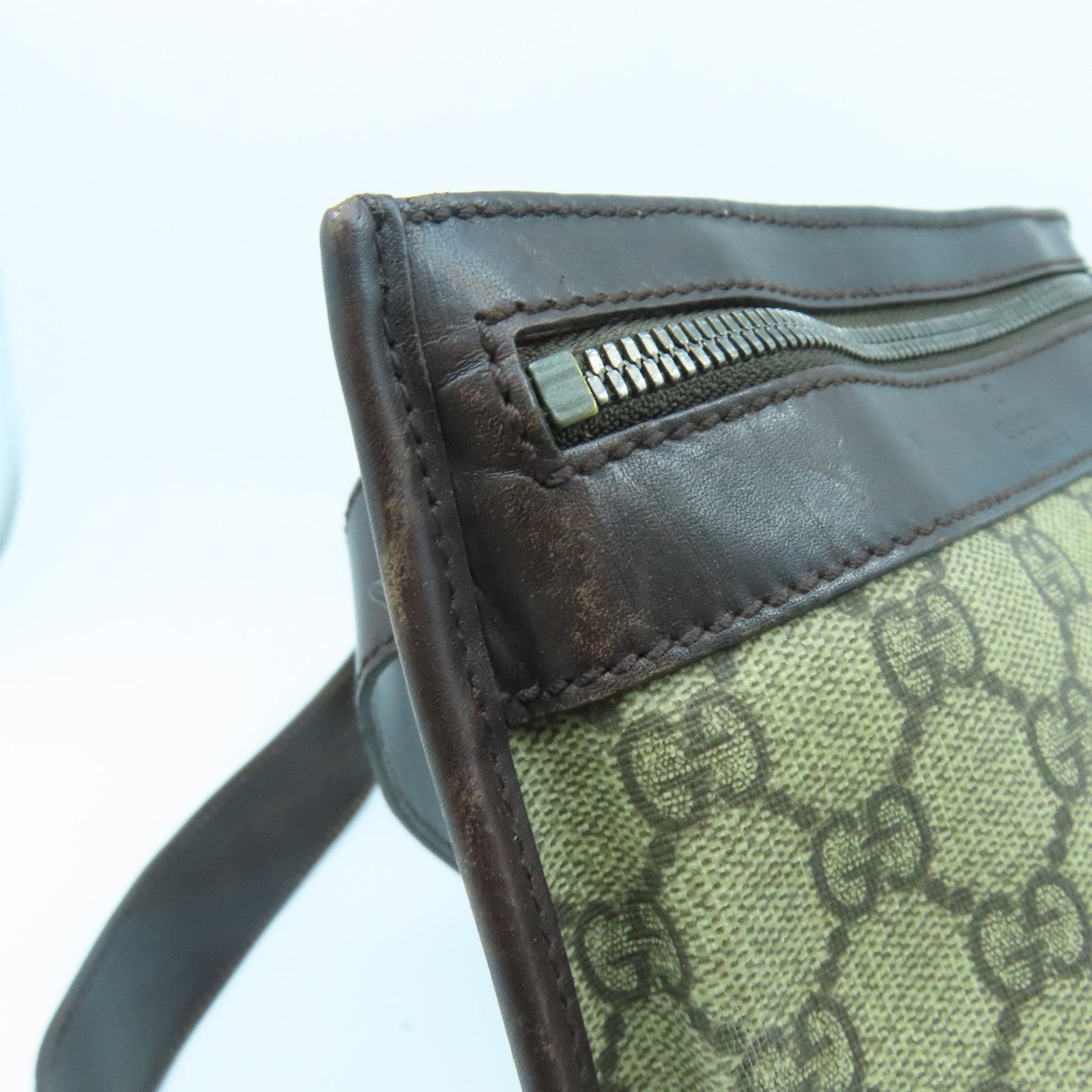 GUCCI 塗層帆布Shoulder Bag銀扣肩背袋棕色