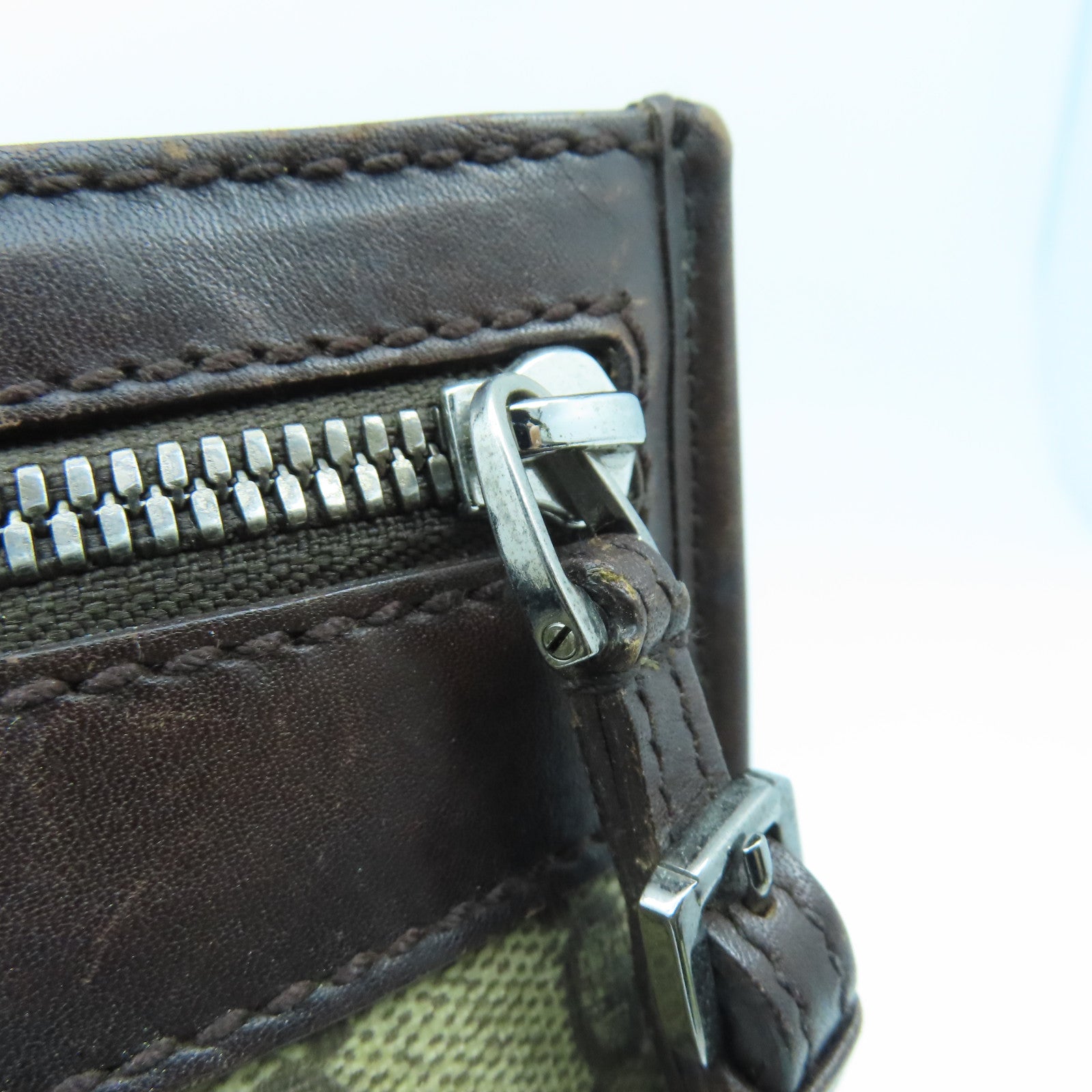 GUCCI 塗層帆布Shoulder Bag銀扣肩背袋棕色