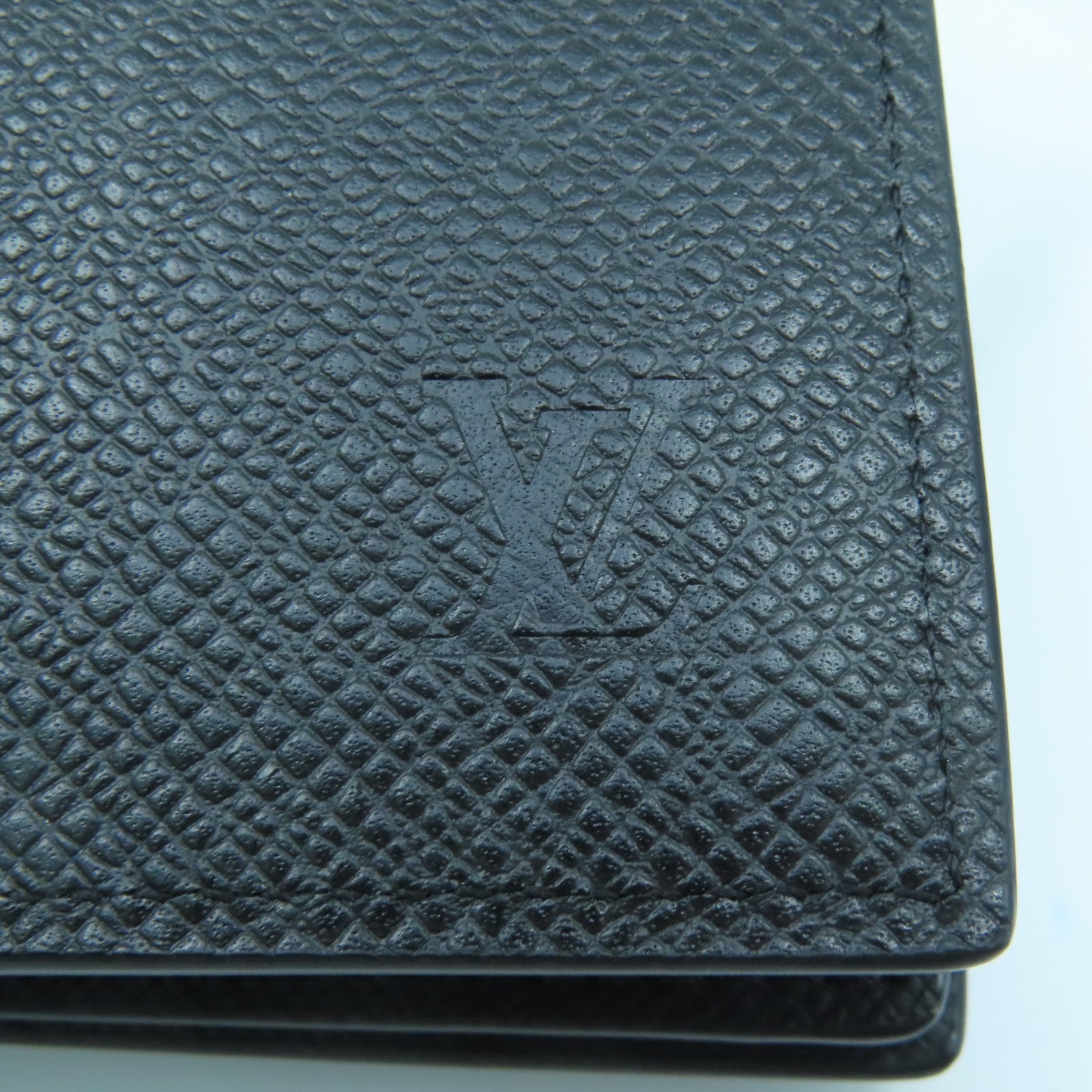 LOUIS VUITTON Taiga Amerigo Wallet银扣钱包黑色