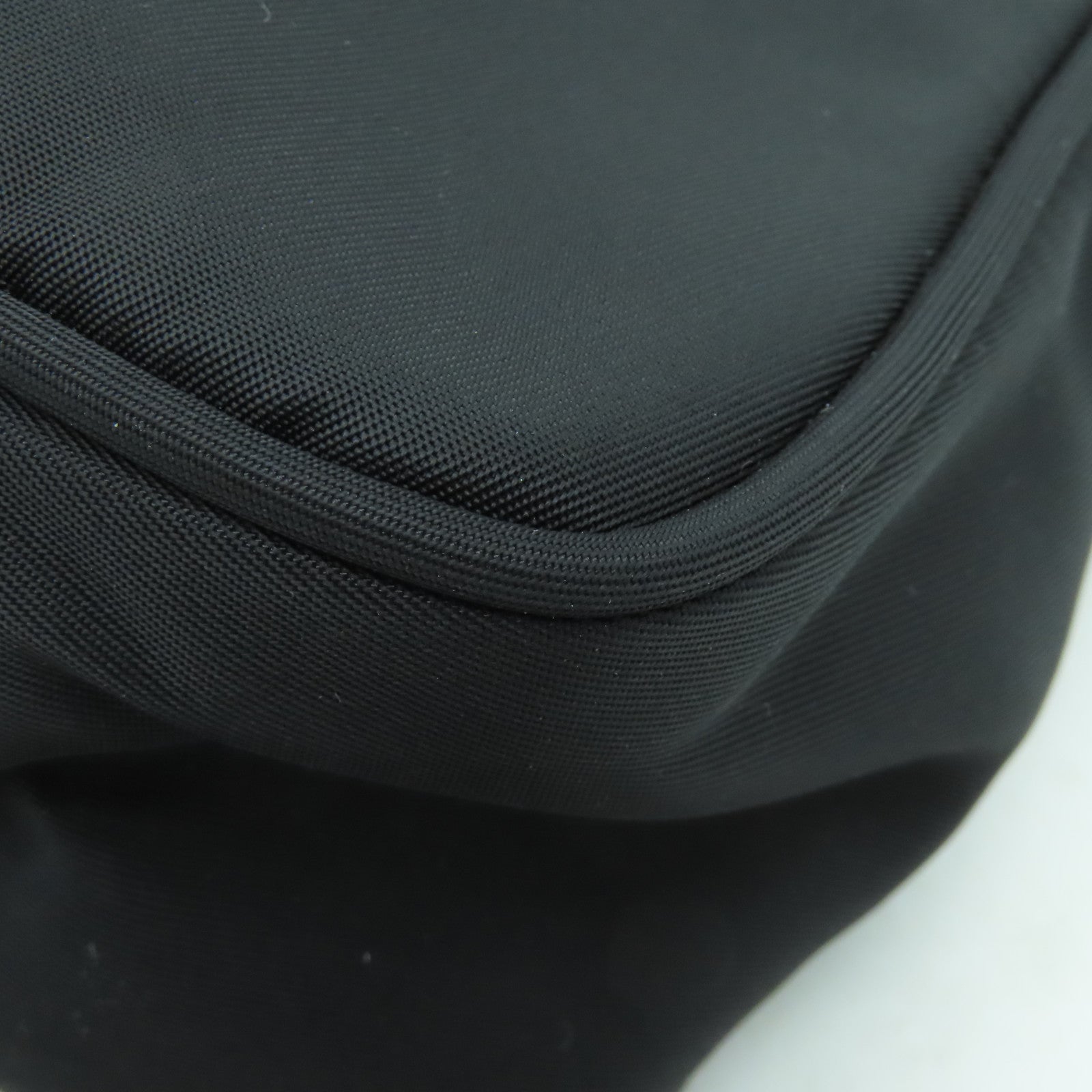PRADA 尼龍Hobo Bag銀扣肩背袋黑色