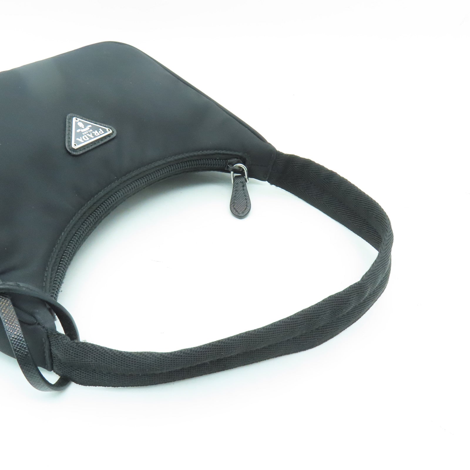 PRADA 尼龍Hobo Bag銀扣肩背袋黑色