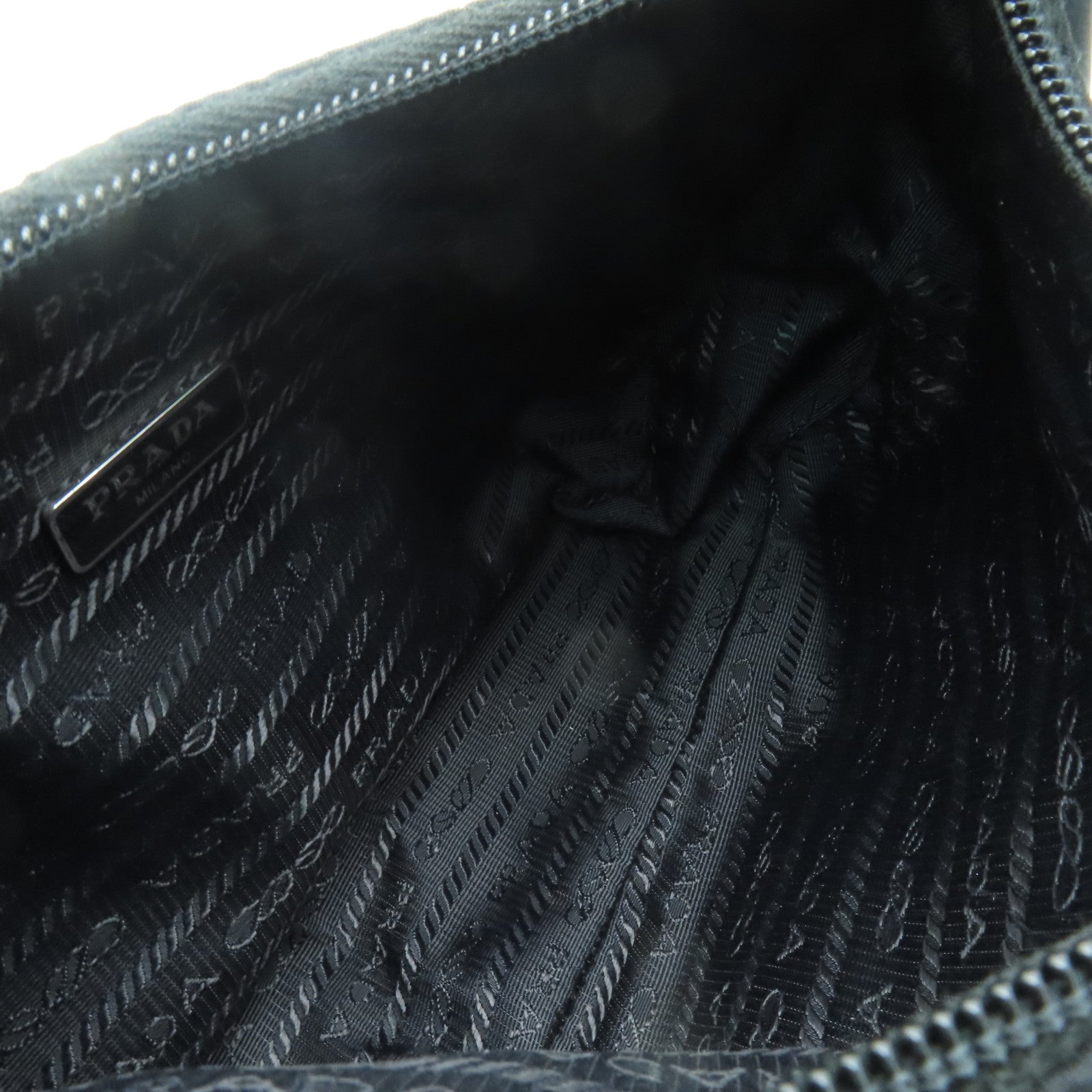 PRADA 尼龍Hobo Bag銀扣肩背袋黑色