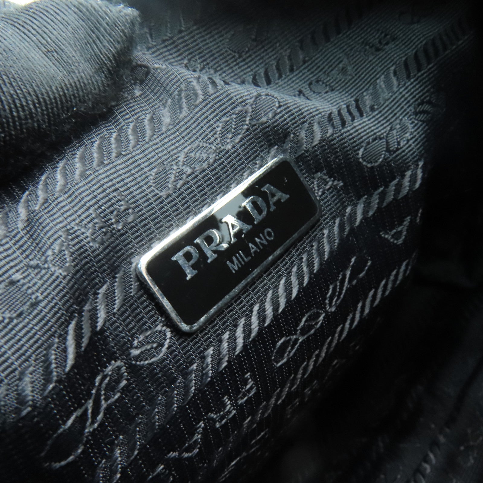 PRADA 尼龍Hobo Bag銀扣肩背袋黑色