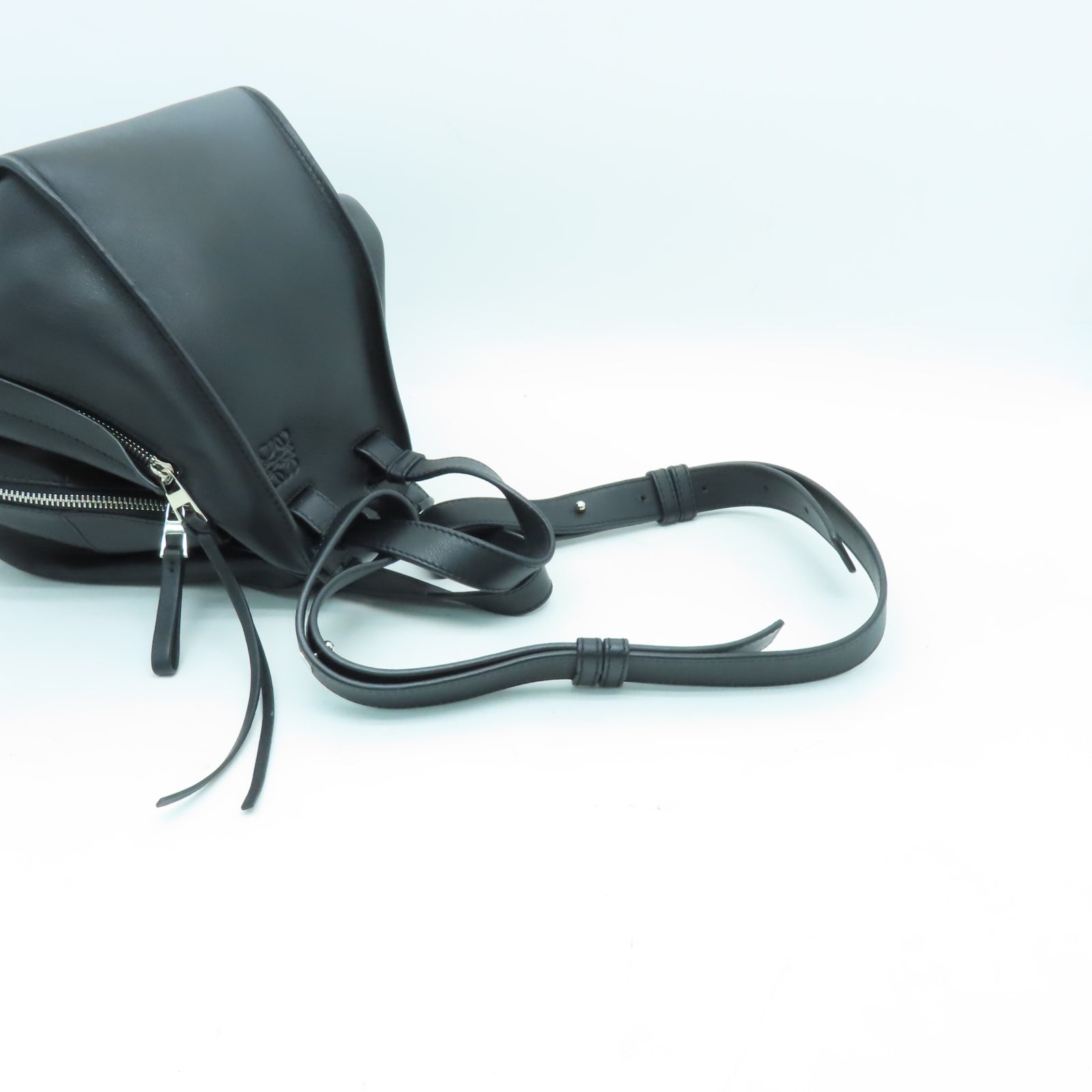 LOEWE 牛皮皮革Hammock Small銀扣肩背袋黑色