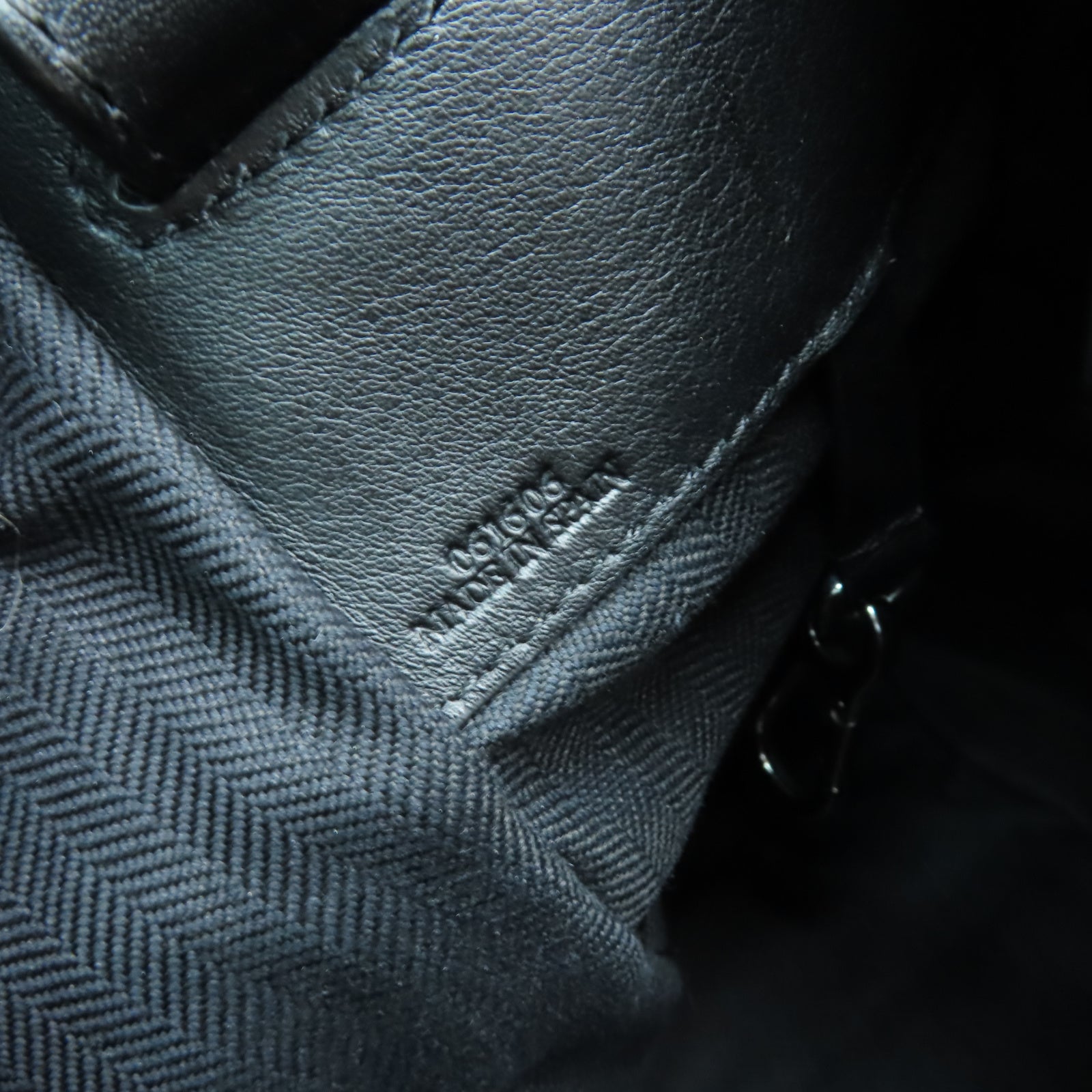 LOEWE 牛皮皮革Hammock Small銀扣肩背袋黑色