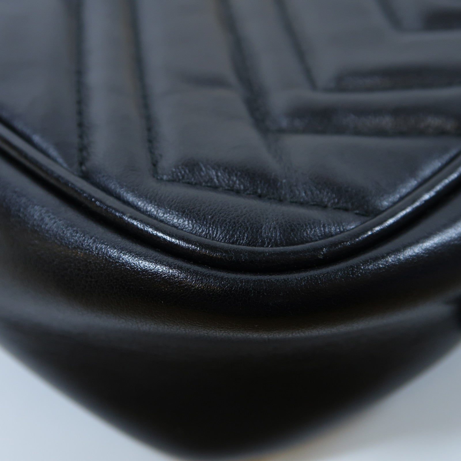 GUCCI 牛皮皮革GG Marmont Mini金扣肩背袋黑色