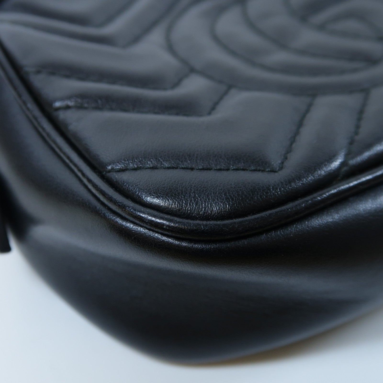 GUCCI 牛皮皮革GG Marmont Mini金扣肩背袋黑色
