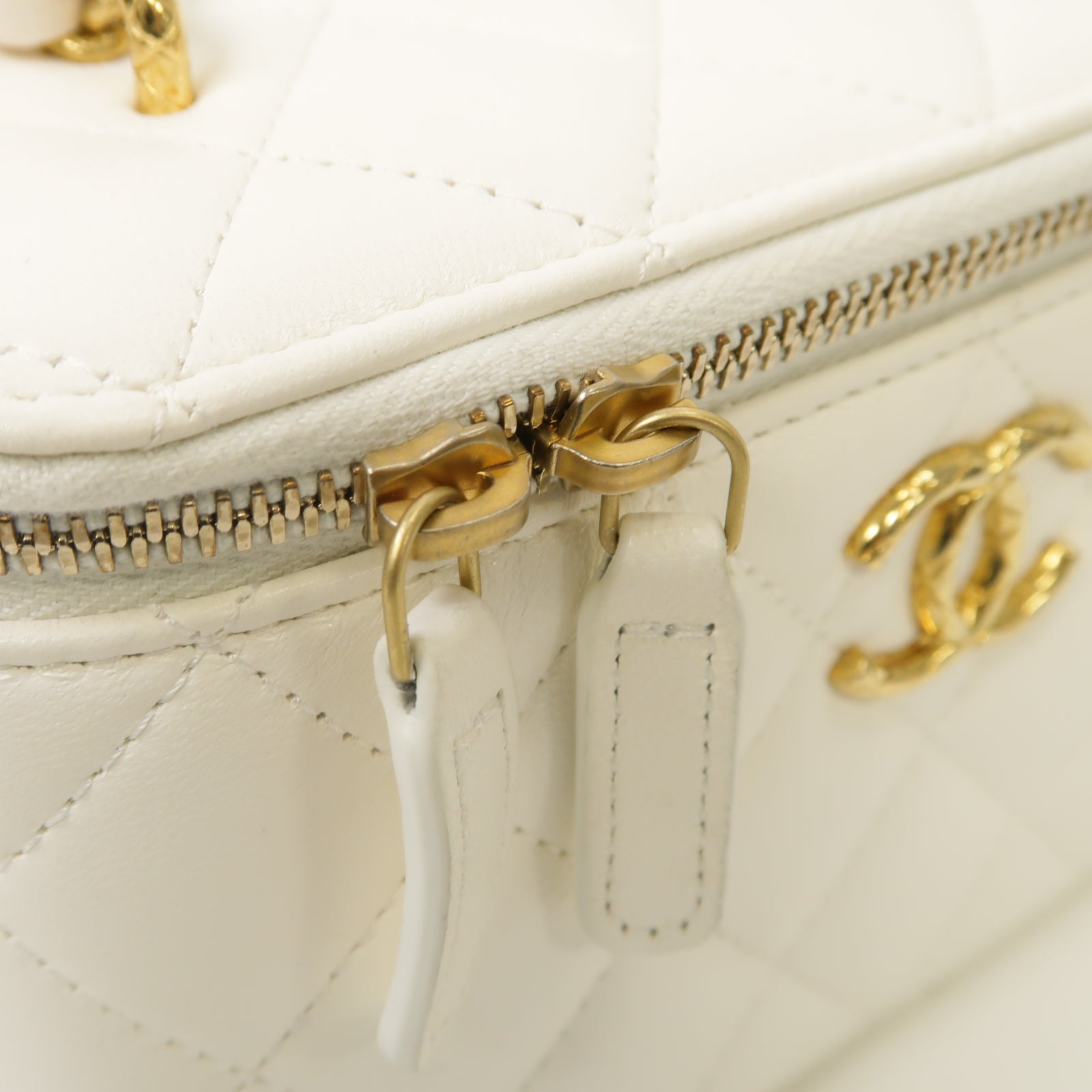CHANEL 菱格羊皮皮革Chain Shoulder Bag金扣鏈帶肩背袋白色
