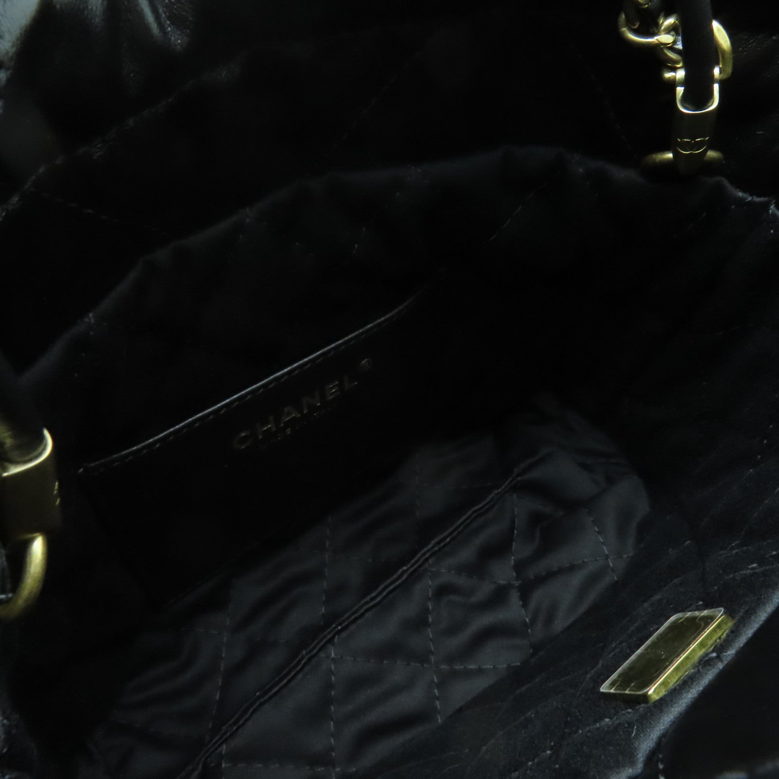 CHANEL 菱格牛皮皮革Mini 22金扣手挽肩背兩用袋黑色