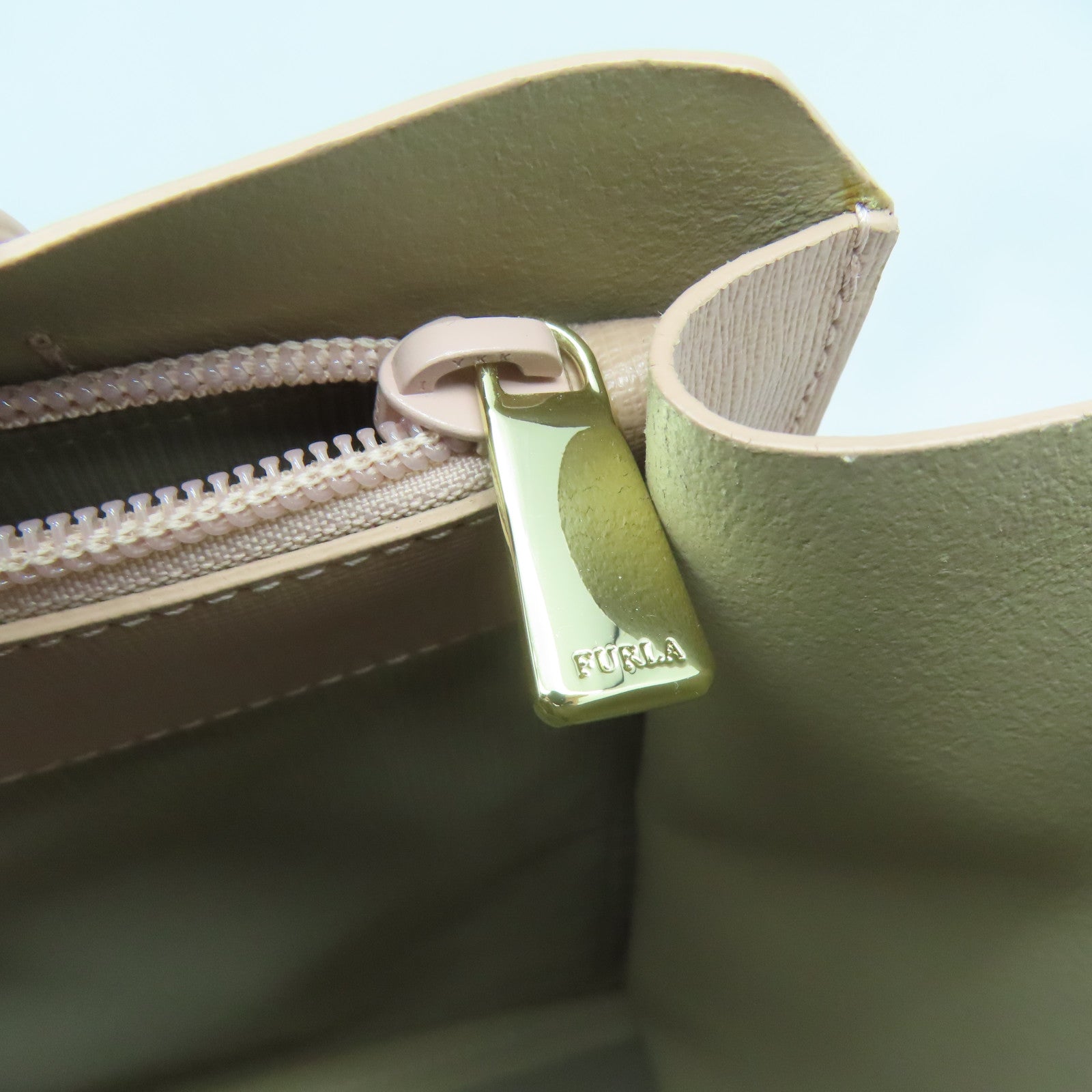 Furla 牛皮皮革Handbag金扣手挽袋粉紅色
