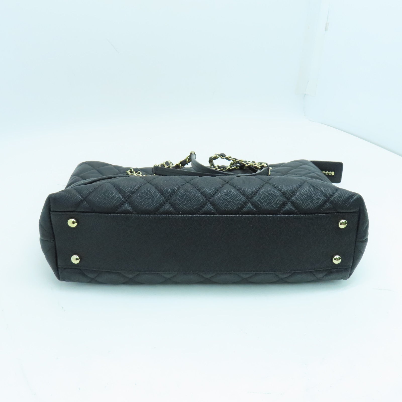 CHANEL 菱格Caviar皮革Chain Shoulder链带肩背袋金扣黑色