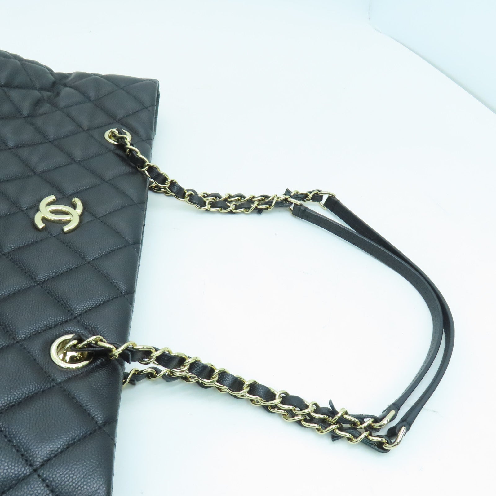 CHANEL 菱格Caviar皮革Chain Shoulder链带肩背袋金扣黑色