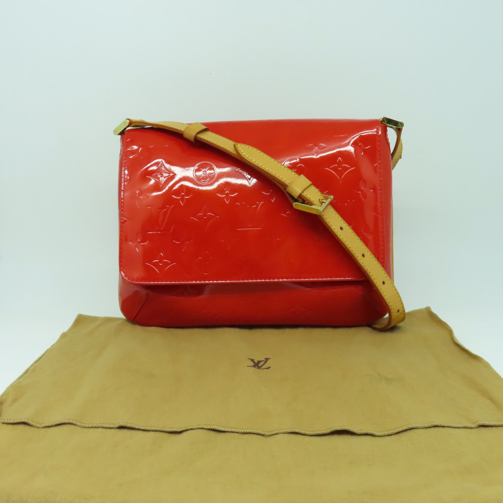 LOUIS VUITTON Monogram Vernis Thompson Street金扣肩背袋紅色