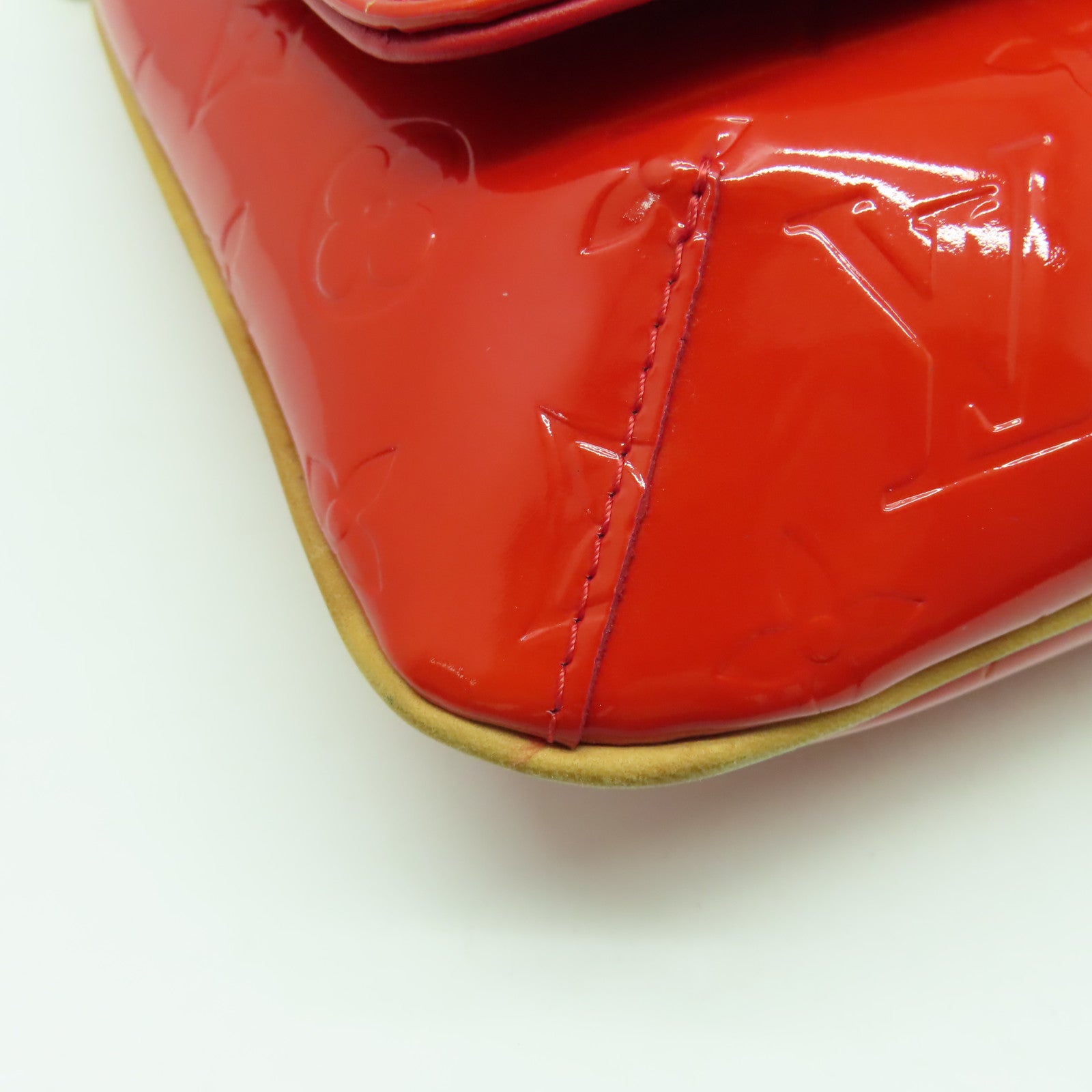 LOUIS VUITTON Monogram Vernis Thompson Street金扣肩背袋紅色