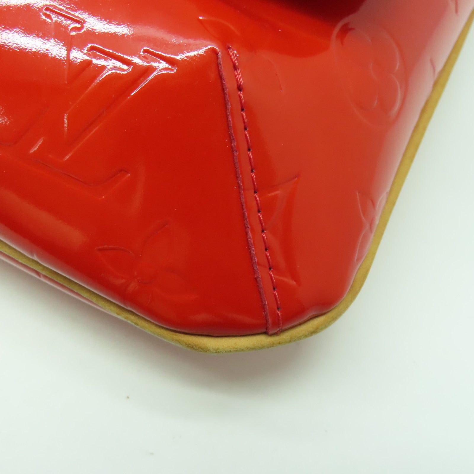 LOUIS VUITTON Monogram Vernis Thompson Street金扣肩背袋紅色