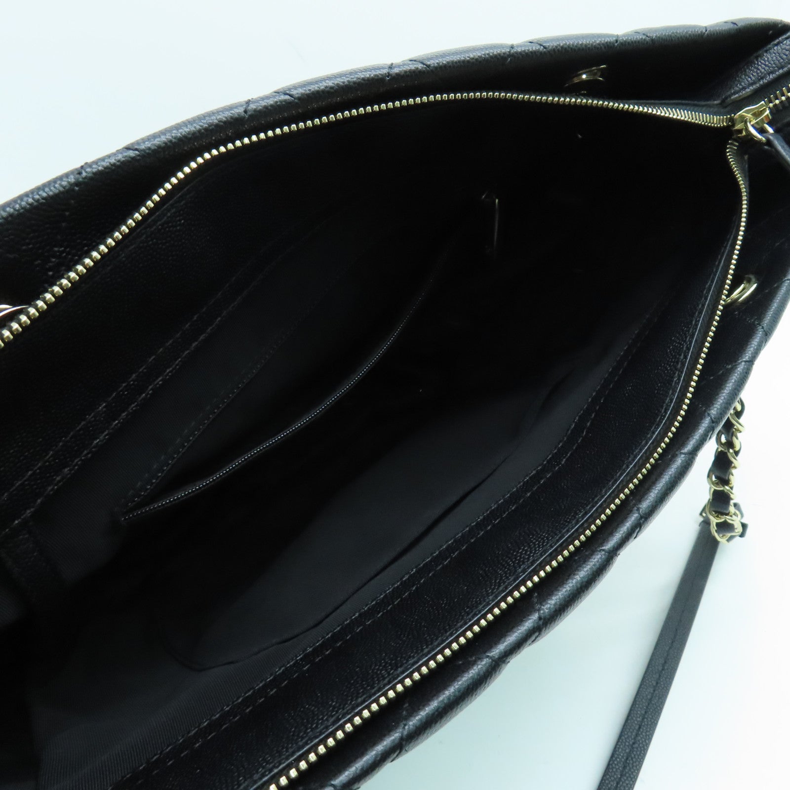 CHANEL 菱格Caviar皮革Chain Shoulder链带肩背袋金扣黑色